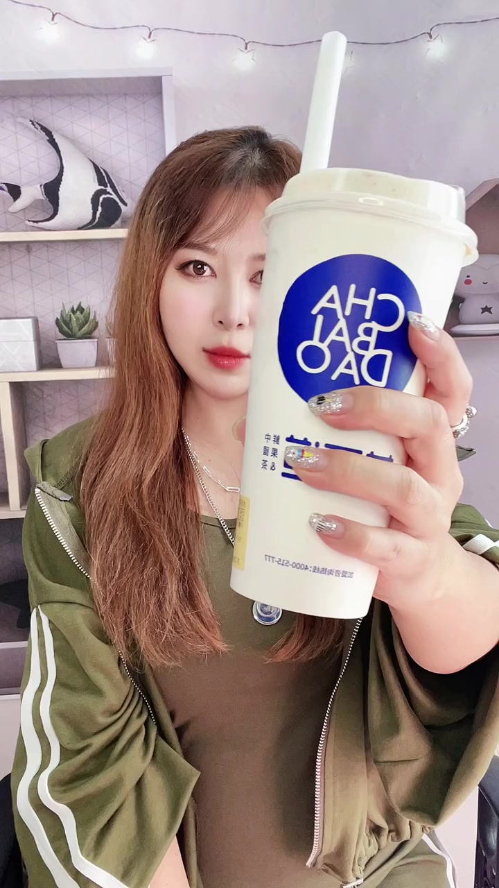 你喜欢喝奶茶吗?一看就会的拍照姿势 仙女都在喝什么 奶茶 拍照