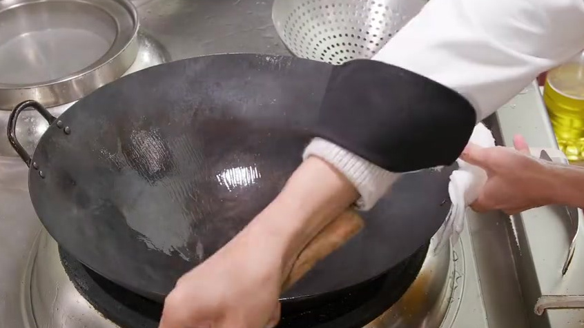 #长城晚餐# 厨师长教你:“青瓜皮蛋汤”的家常做法,汤鲜味美,清香开胃#王刚的美食教学# 