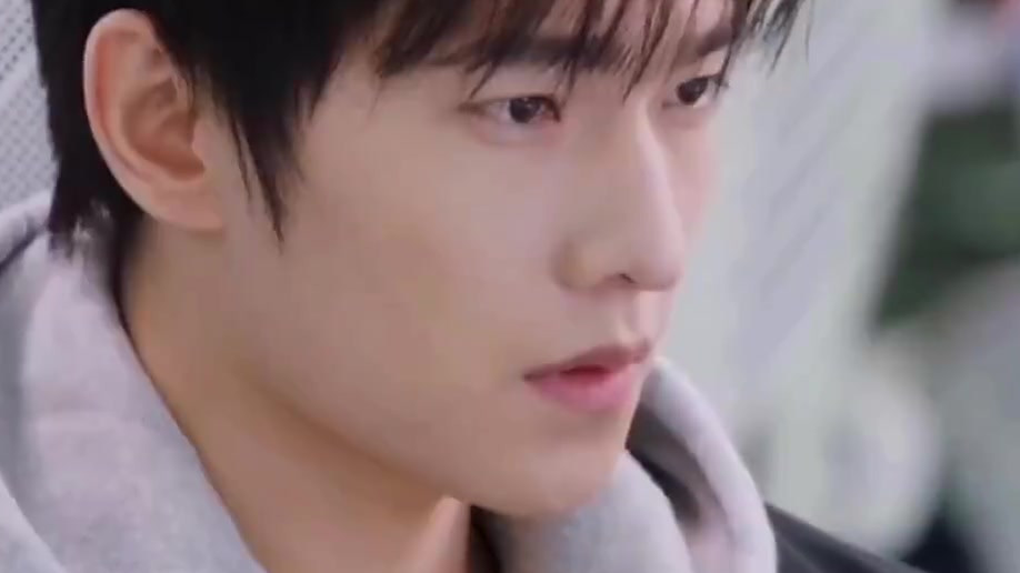#杨洋离不开荣耀二字了# 提到荣耀这两个字真的很难不想到杨洋,现在杨洋主演的《特战荣耀》正