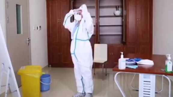 如何正确穿防护服?快看视频教学!保护好自己也是一种责任。#吉林加油##长春加油# 
