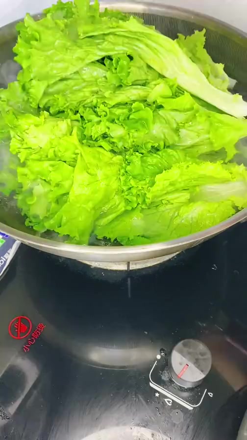 生菜新吃法,生菜这样做法你一定没有吃过,好看好吃又下饭