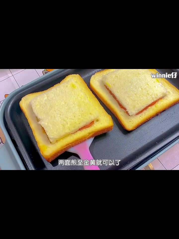五分钟搞定比脸还大的鸡蛋火腿三明治