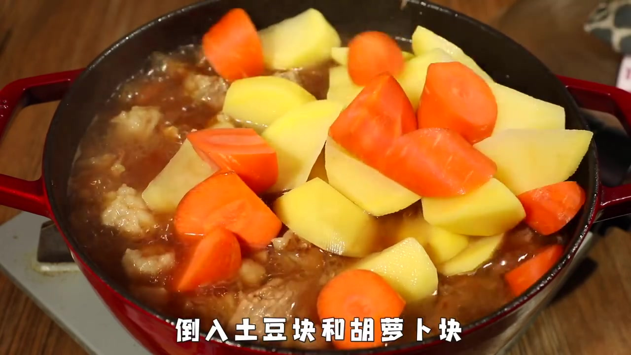 【剩米饭的正确打开方式:超下饭的咖喱牛肉拌饭!】这道简单的料理很适合全家人一起吃,拌上米饭