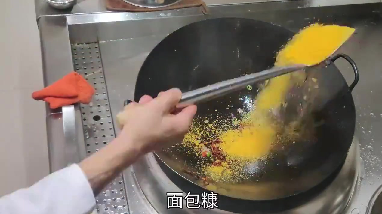 【精选美食做法】广式茶餐厅的避风塘炒虾,带你实拍大厨是这样做的