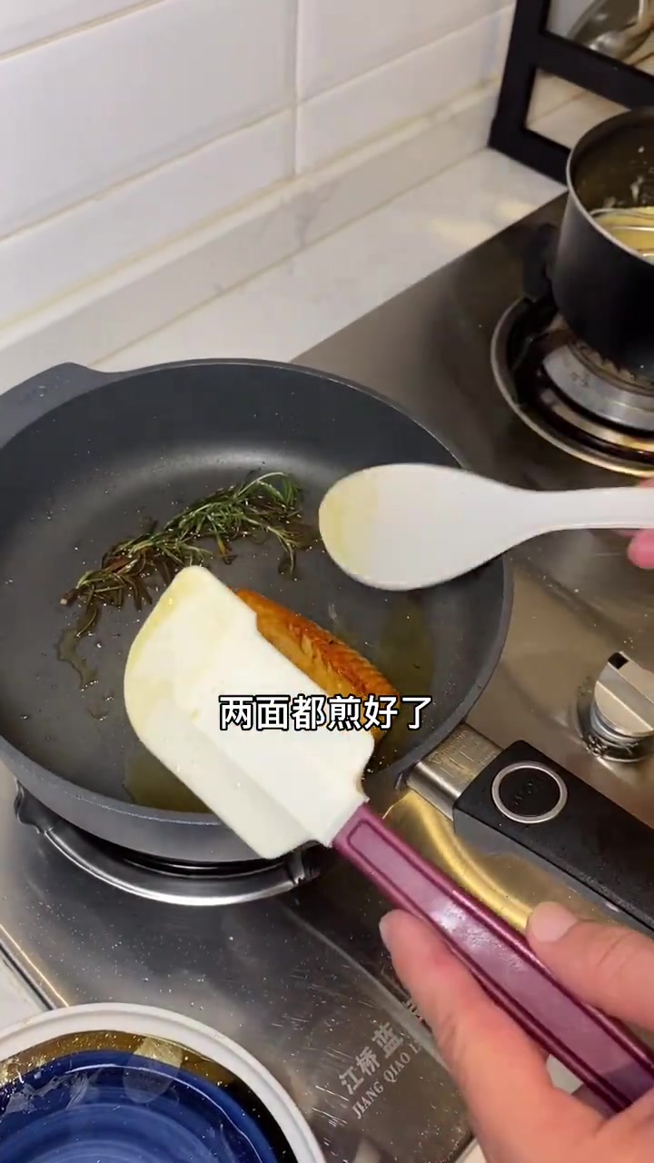 好吃到融化奶油香煎三文鱼软糯不油腻
