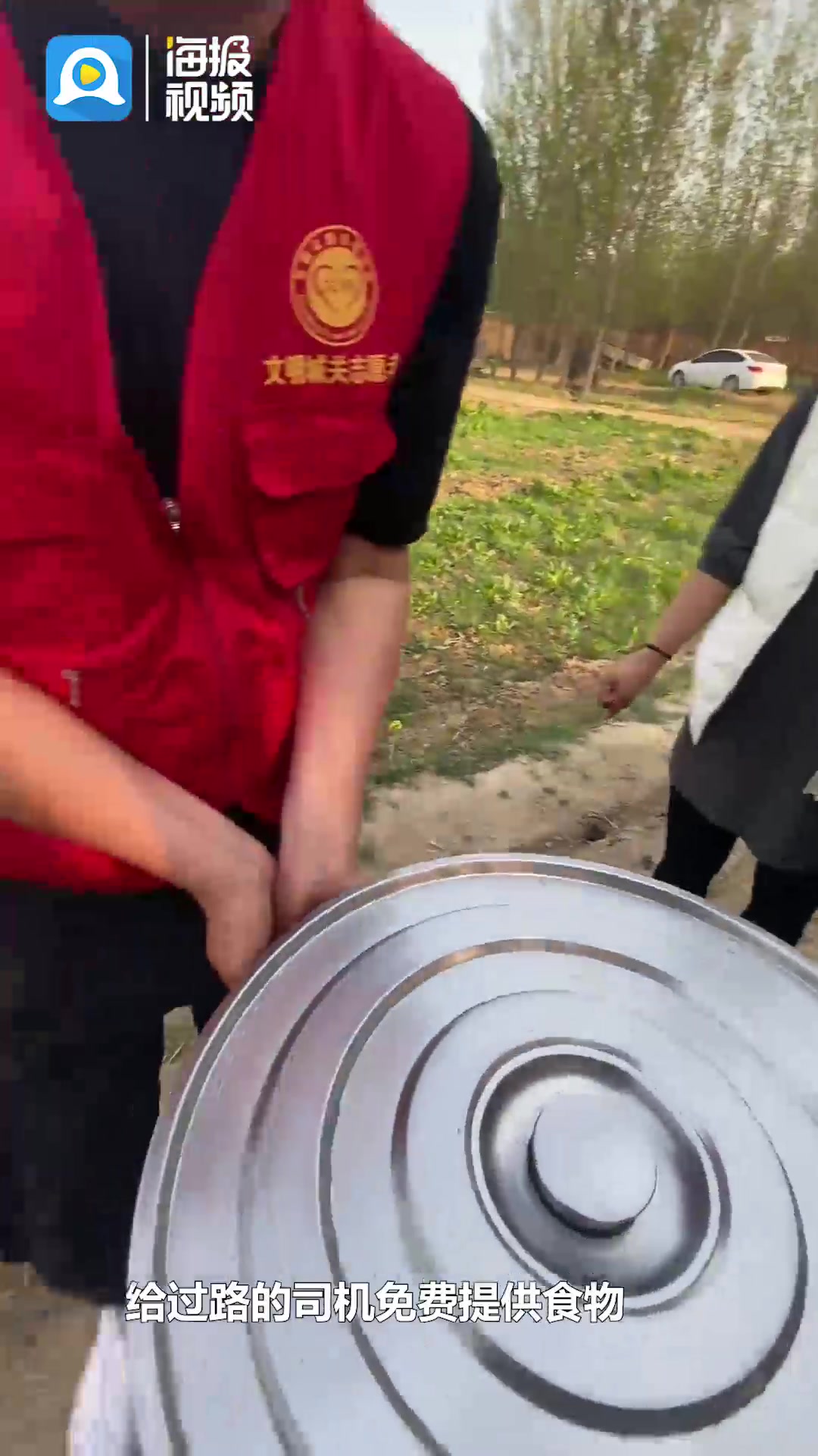 “来了山东不能让人家饿着!”菏泽东明村庄连续3天给被困高速货车司机免费送饭送物资