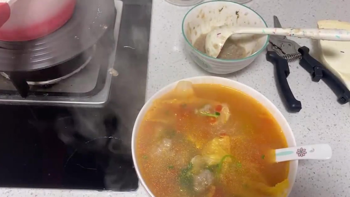 贤惠小厨娘团团子养成记~看你们的猪猪秒变下厨小能手,这波厨艺你们觉得怎么样?#鱼乐泡面番#