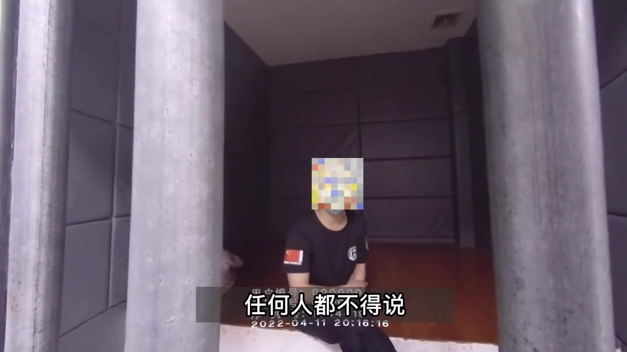 【酒后生事被斥,#男子为挣回面子冒充警察# ,抓了![发怒]】11日晚,王某酒后生事被当事