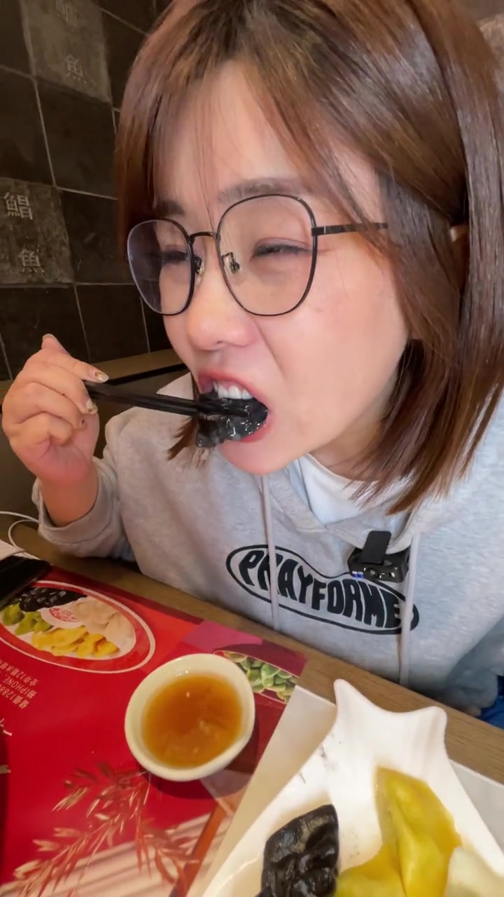 锋味船歌联名的鲜花饺子真的太漂亮啦~ 谢霆锋的鲜花饺子有多绝