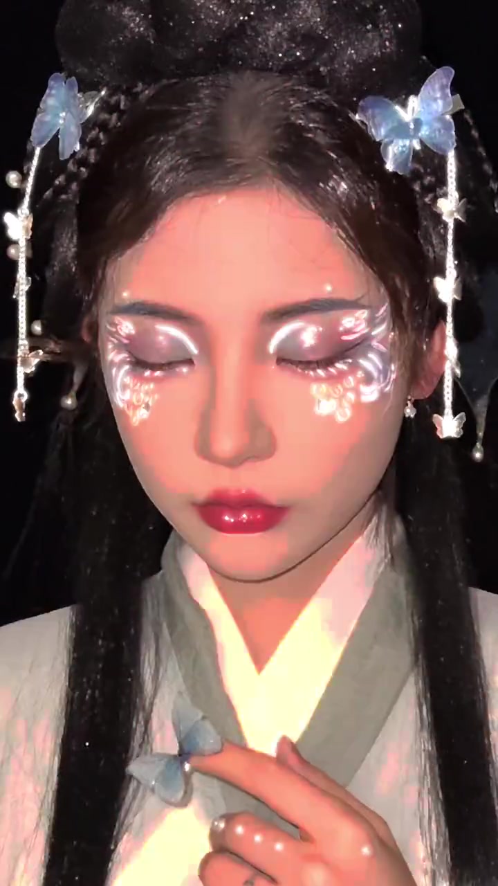 “南海之外有鲛人,其泪能出珠” 传说中你为爱甘心被搁浅 人鱼妆 古风 美妆