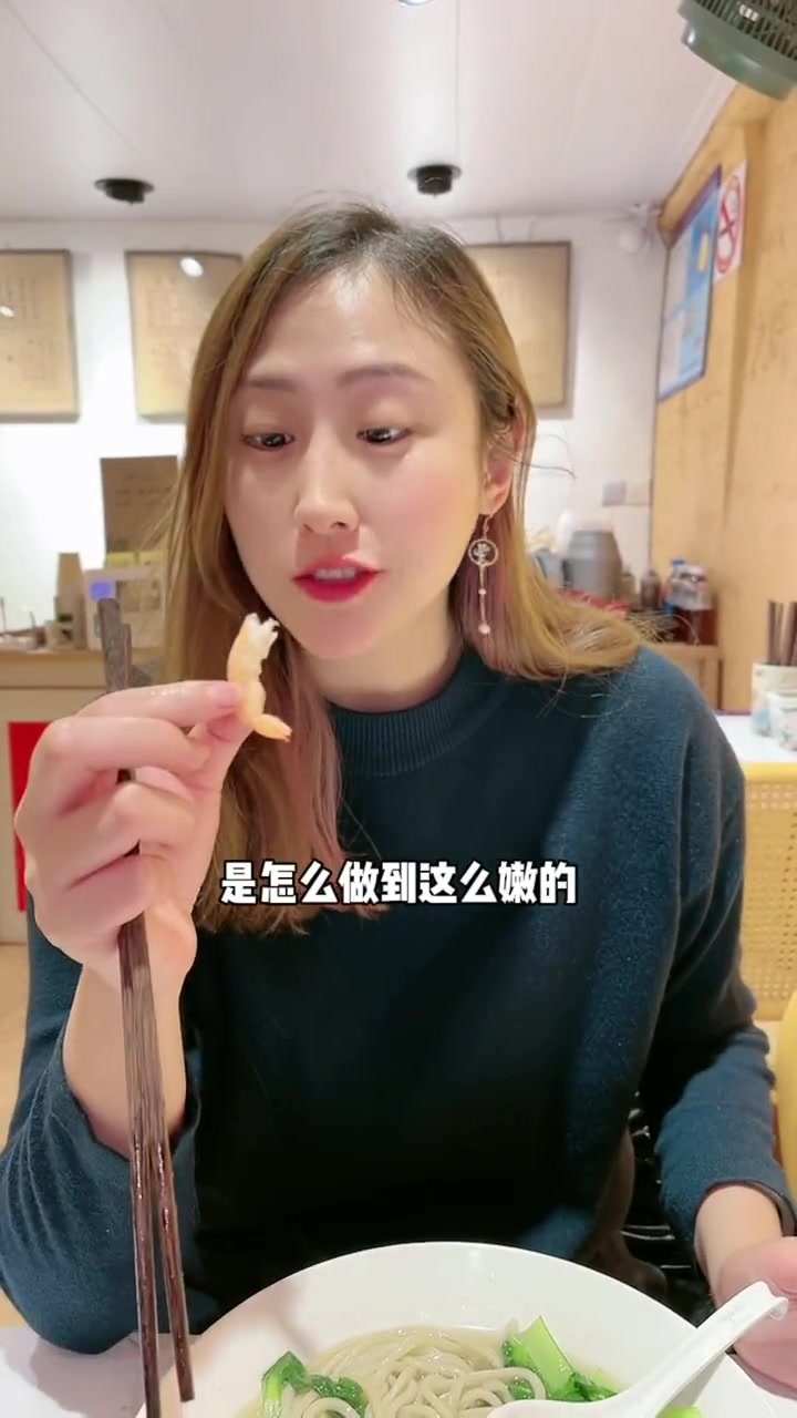 在上海39的三鲜皮卷面,53的梭子蟹炒年糕,这家绝对值得一尝!
