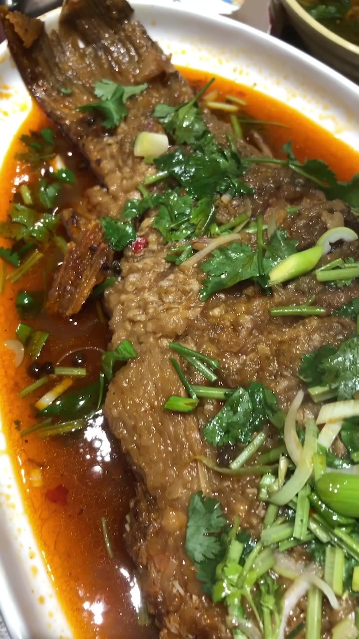 骨酥黄河大鲤鱼,一条三斤多重才卖58块钱,老板说不好吃包退!