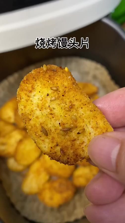如果你有空气炸锅就可以做出比肉都香的烤馒头片酥脆掉渣特别好吃