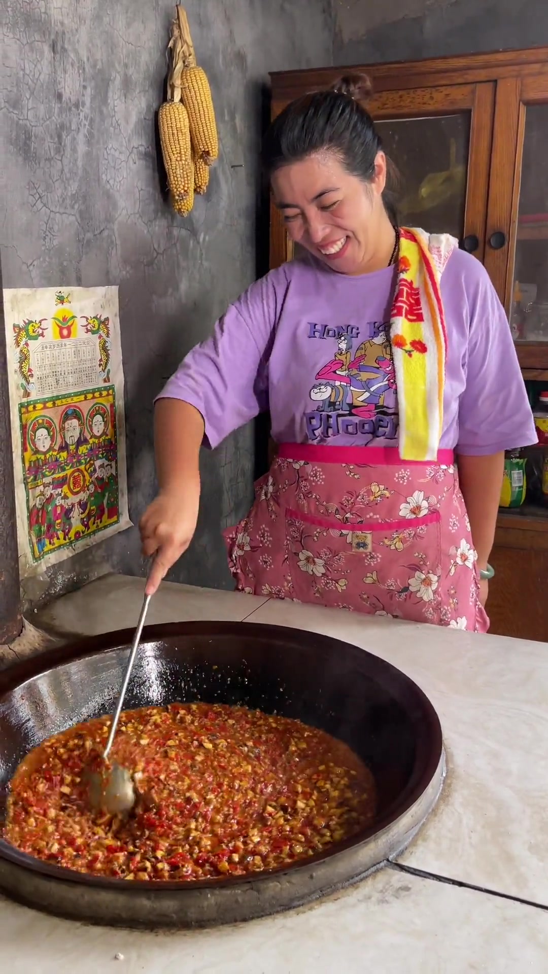 每一年都做辣椒酱,今年做上点鸡肉香菇辣椒酱,中午跟小胖拌个面条吃,你说他能不香吗 美食