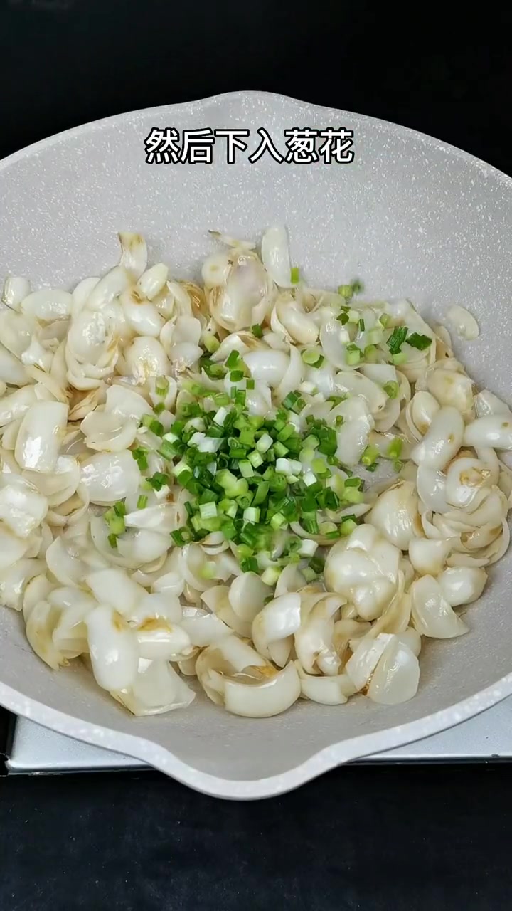 饭店流行的樱花虾焗百合,在家这样做,清心润肺,甜糯咸香,真比大鱼大肉先扫光,太好吃了!美食