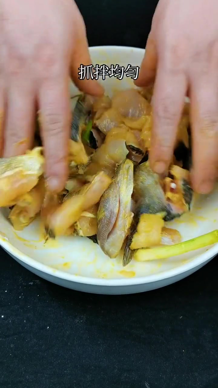 饭店里的盐焗飘香鱼为什么好吃?大厨教你其中的奥秘,鱼肉鲜嫩Q弹,简单易学!美食 盐焗鱼