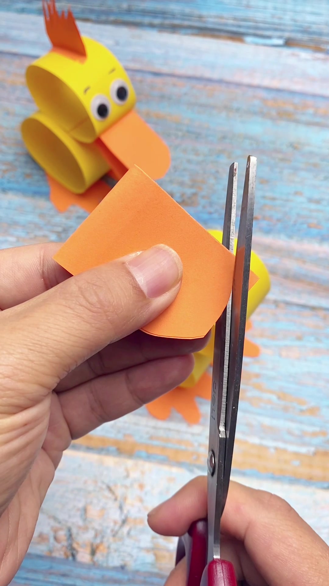 做一只加油鸭折纸,再努力一下就五一节了