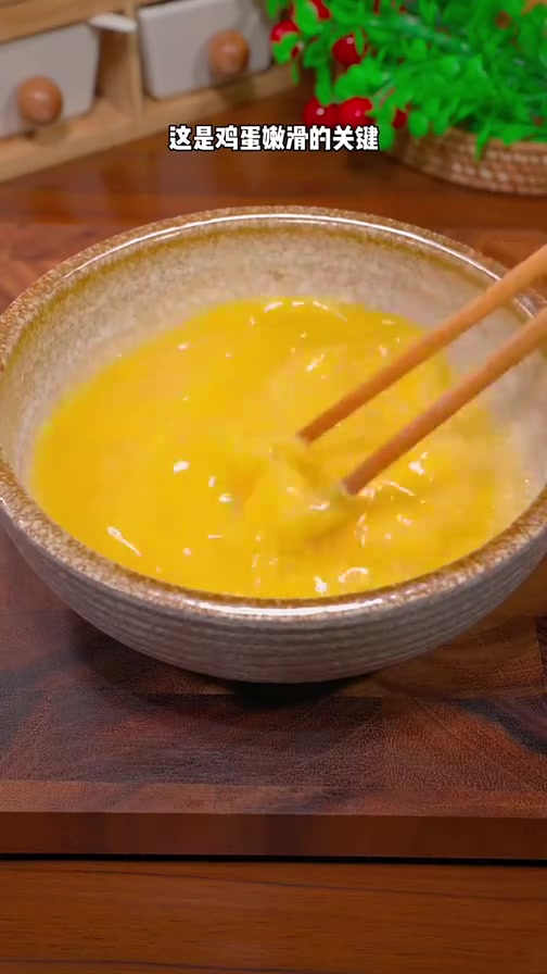 鸡蛋新吃法,分享一道虾仁滑蛋做法