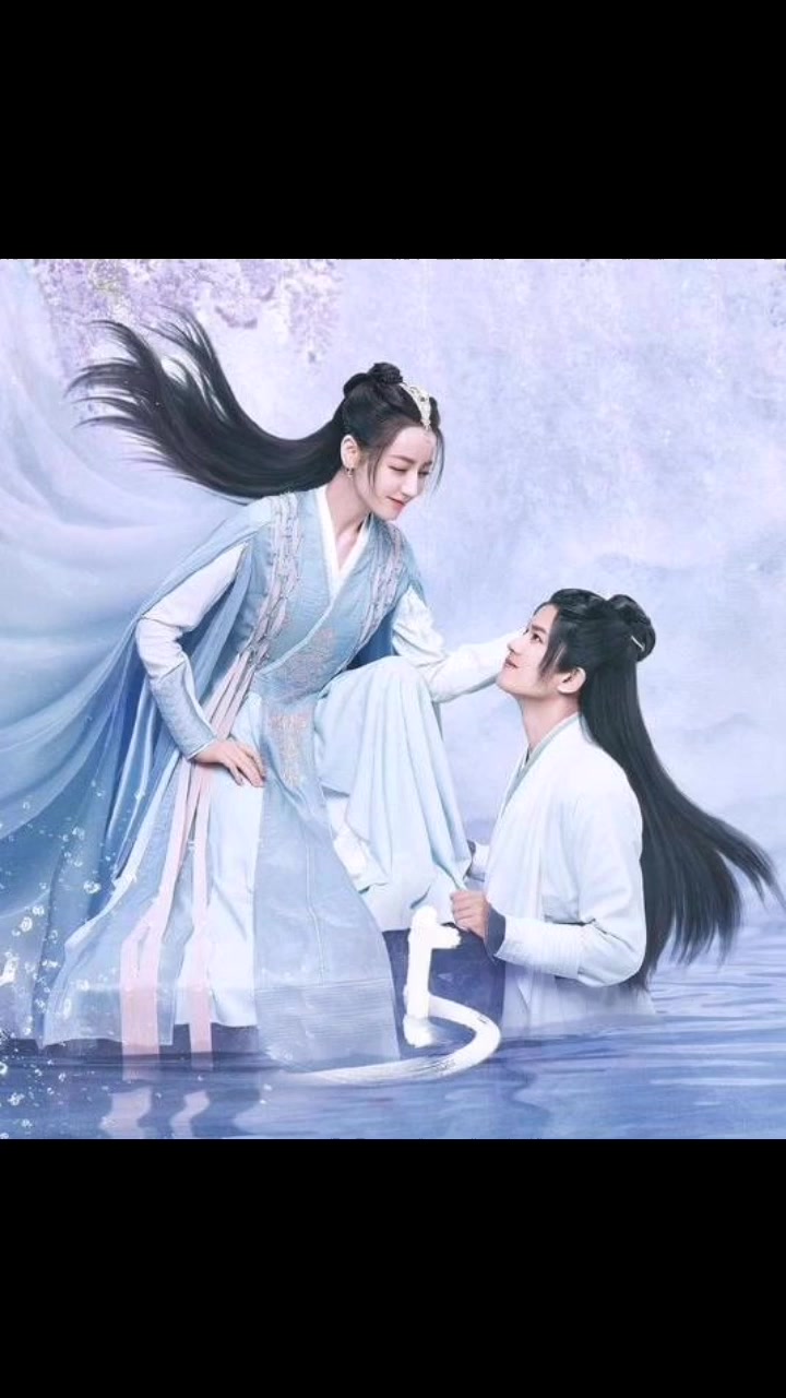 与君初相识由任嘉伦和迪丽热巴主演,剧中的大尾巴鱼长意至纯至善