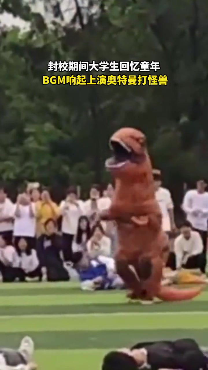 封校期间大学生回忆童年,背景音乐一响,光和青春都回来了 封校的当代大学生 童年回忆 青春的