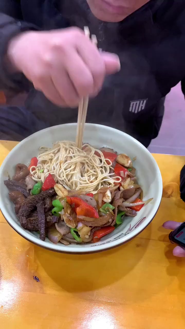 镇江锅盖面的特色品种——牛杂干拌面