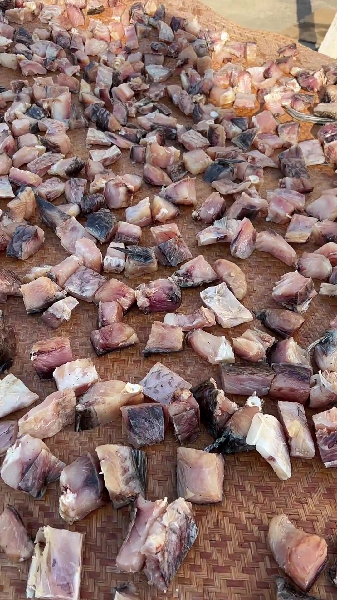 晒腊肉 老咸鹅 地方特色美食