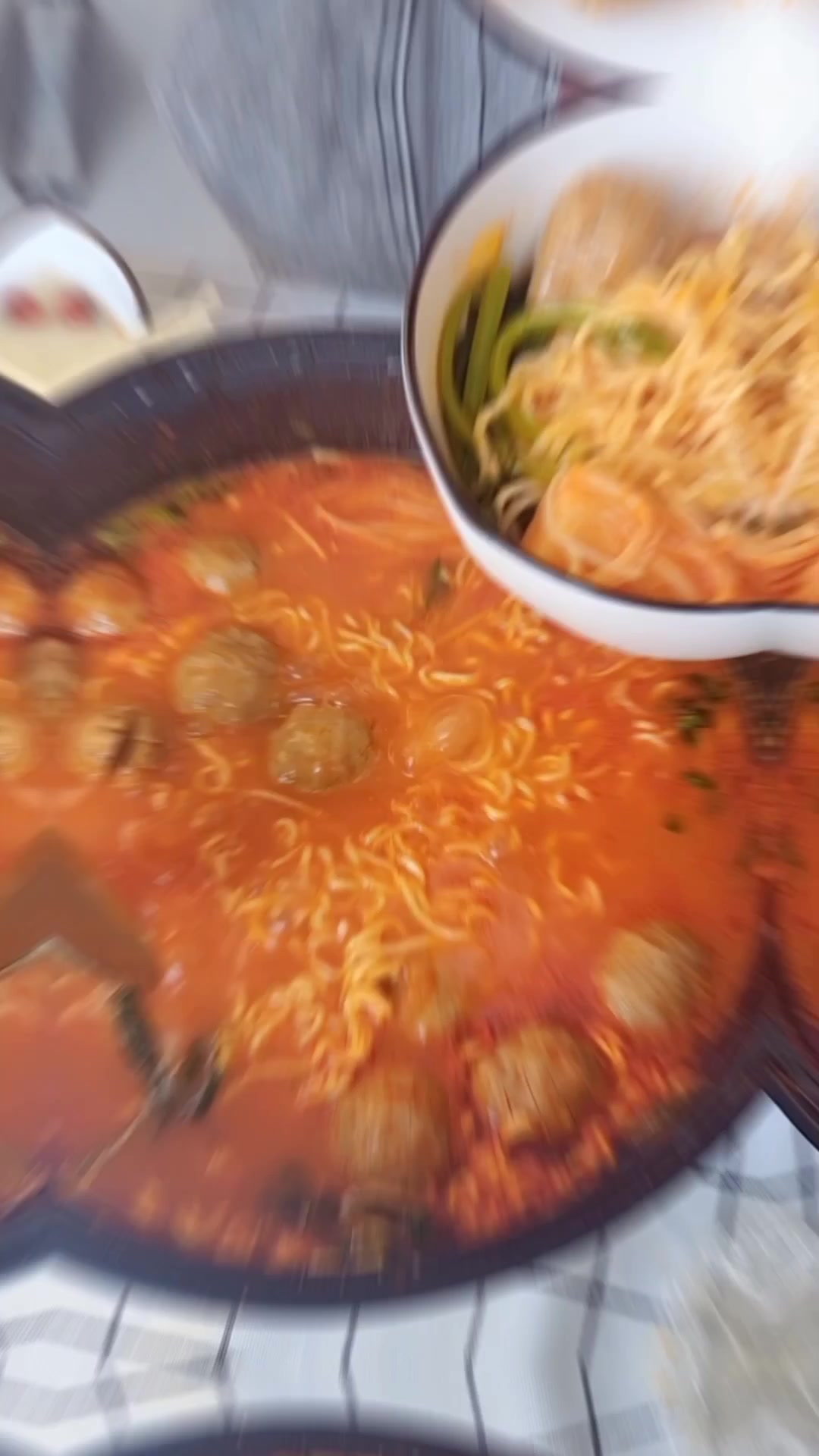 感觉吃不起的方便面,只需要牛肉丸和一些配菜搭配,简单又方便