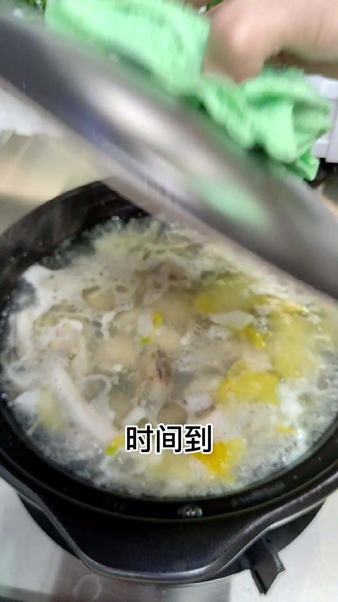 车白九肚鱼汤,非常鲜甜好吃,潮汕家常菜