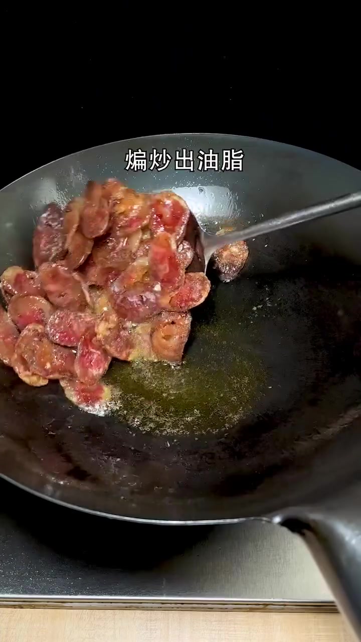腊肠炒蒜苗,特别好吃特别下饭