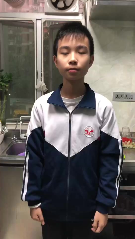 我家小帅哥英文解说做了一道美味的西红柿炒鸡蛋