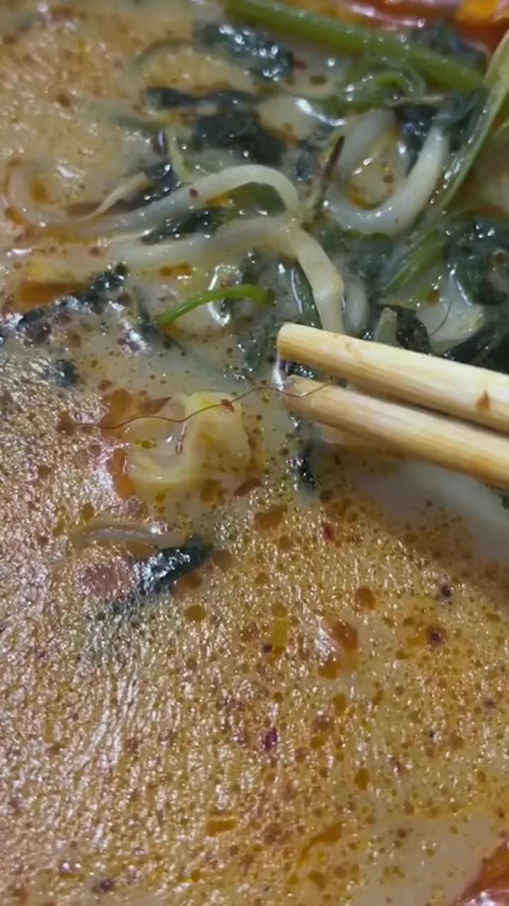 「顾客称张亮麻辣烫外卖吃出腋毛 店长:无法接受300元索赔」张亮麻辣烫回应顾客质疑外卖吃出