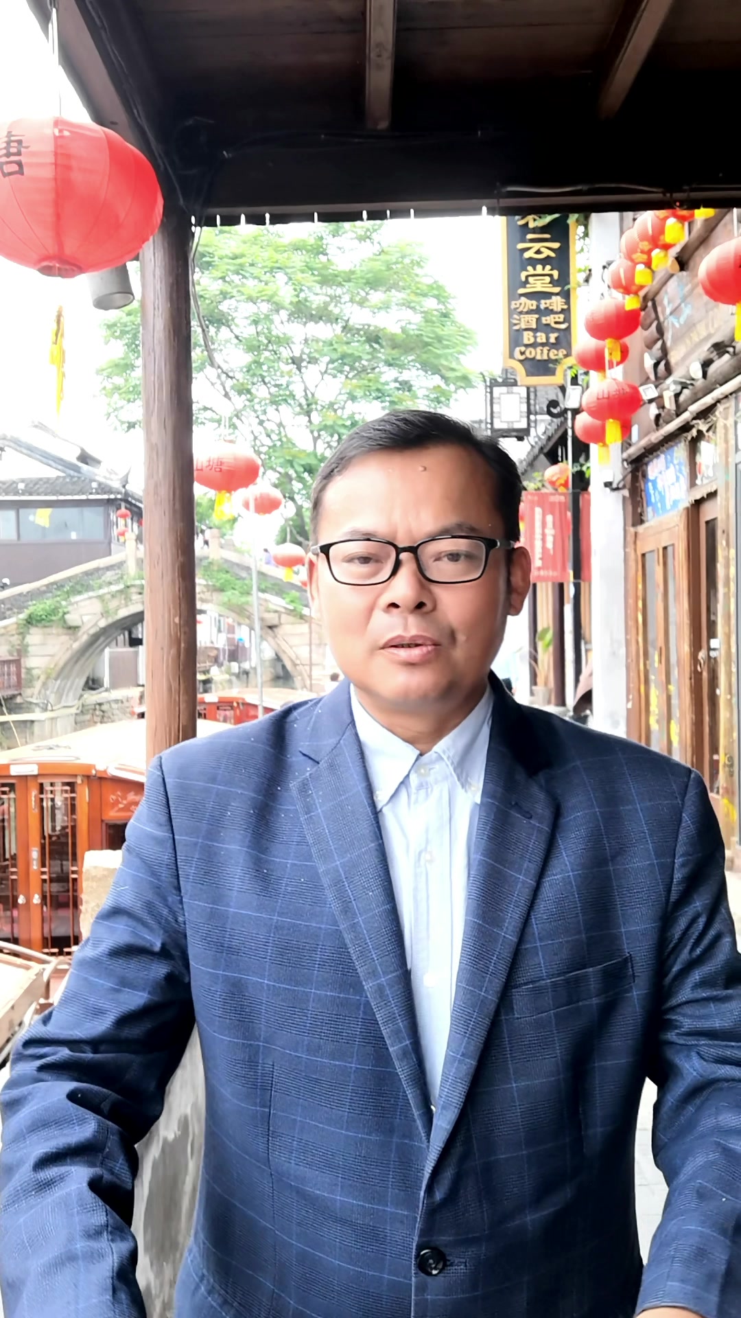 我每天在河里抓鱼 英语孟语怎么说的