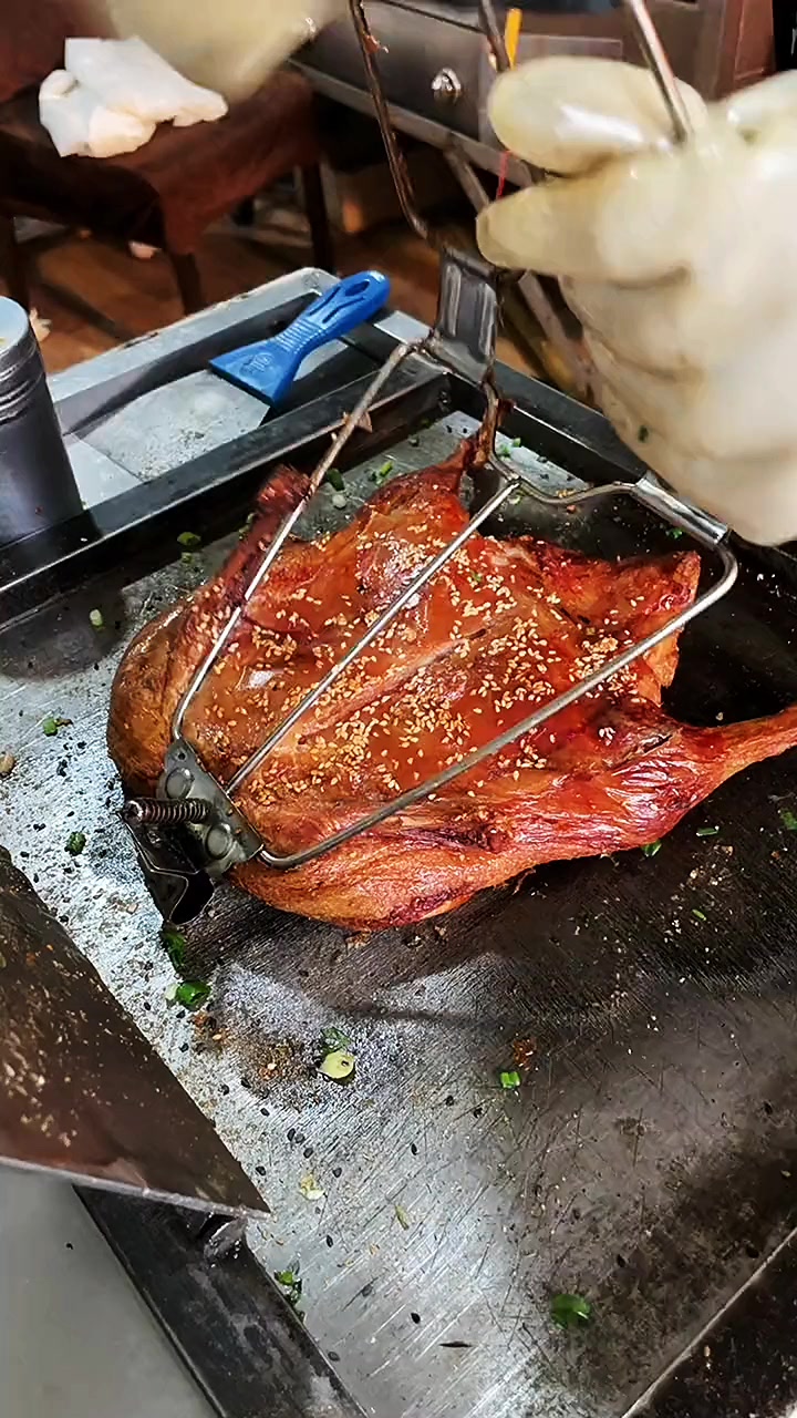 谢老三升级版铁板烤鸭