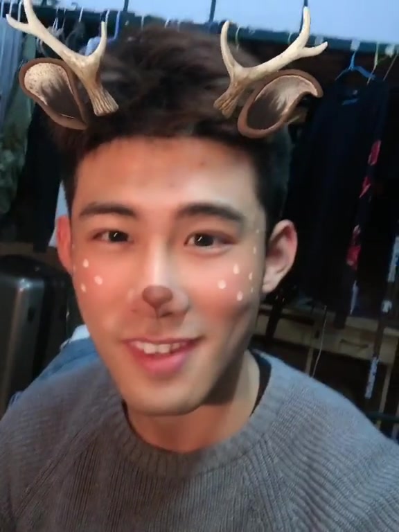 戴眼镜的斯文男生清爽干净的日常生活照自拍素材,同一个人的合集