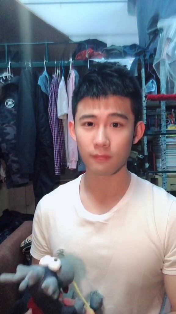 高清的成熟大叔照片一套自拍素材,真实同一个人的吃喝玩乐日常