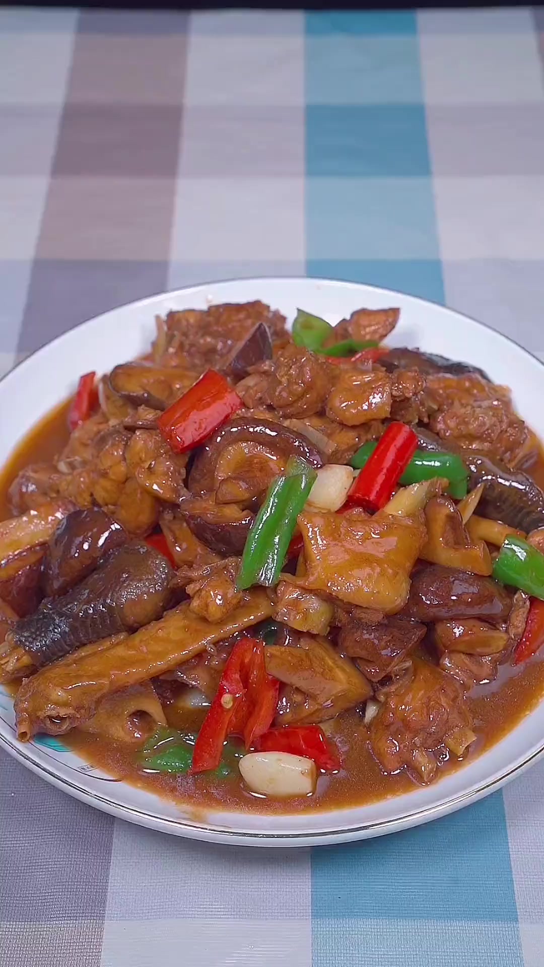 想吃香菇烧鸡了,你就像我这样做,又嫩又滑