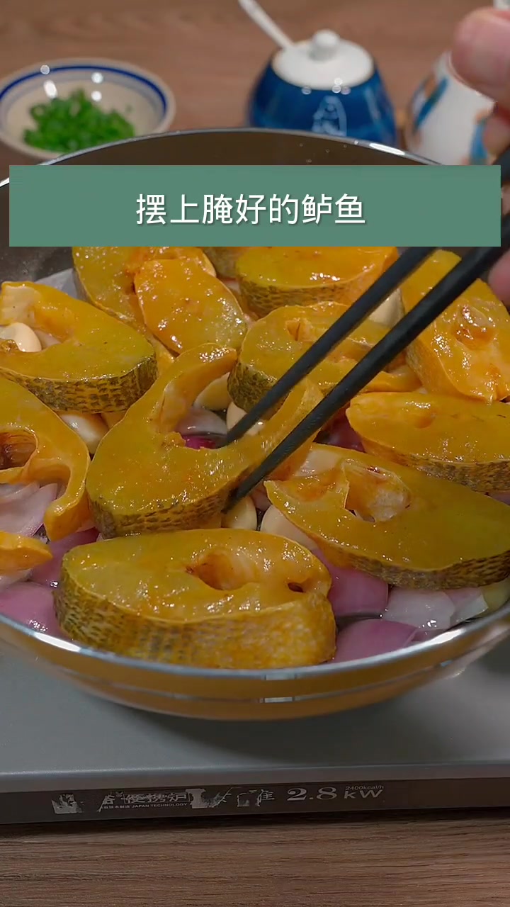 盐焗鲈鱼家常做法,咸香味美,肉质鲜嫩,不加一滴水简单又好吃