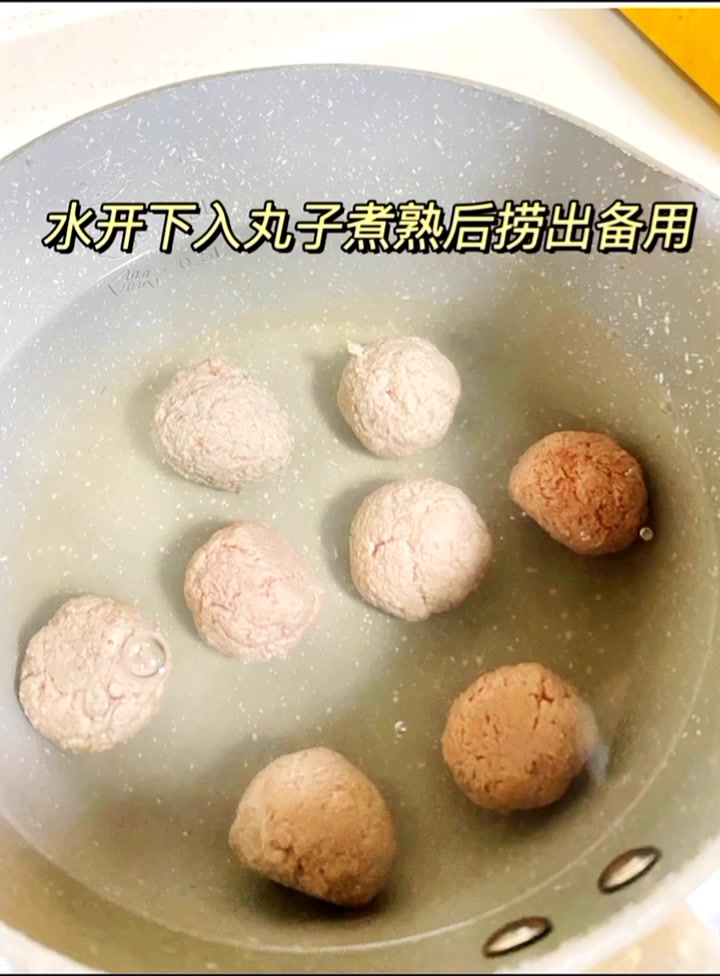红烧牛肉丸!酱汁浓郁,口感软糯。
