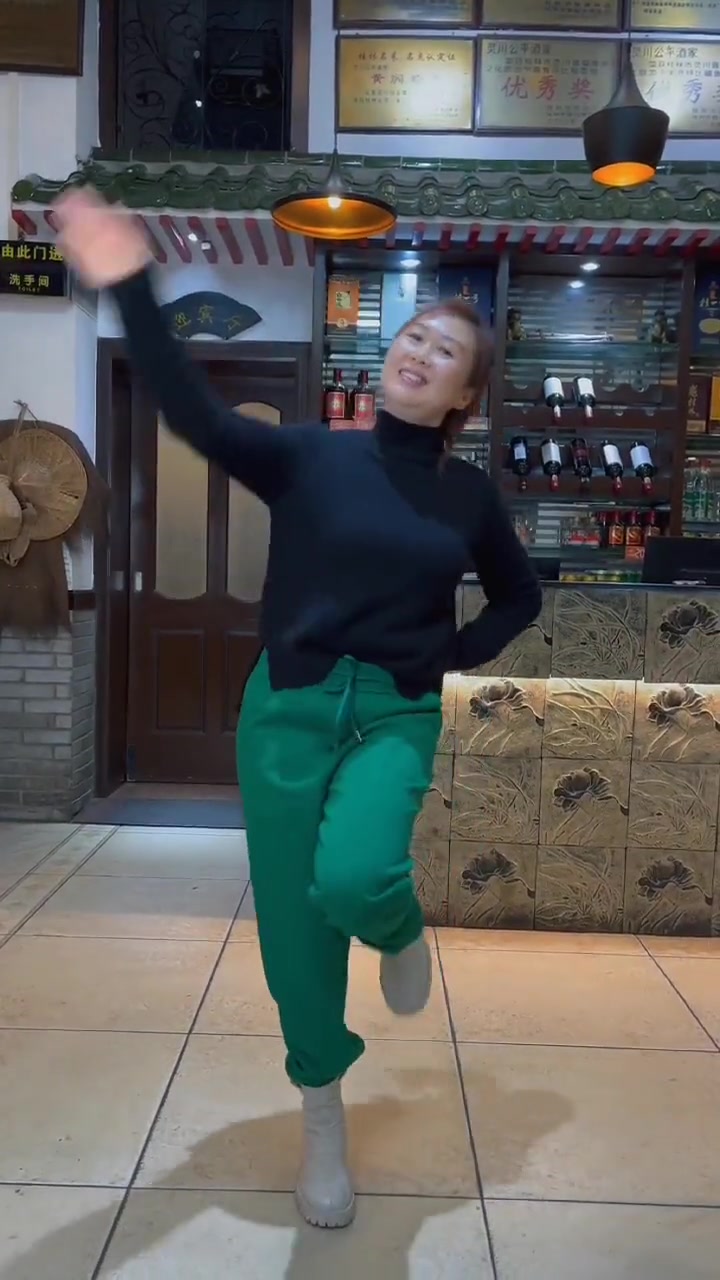 探店达人 老板娘日常 餐饮搞笑 老板娘又表演才艺了,快来围观