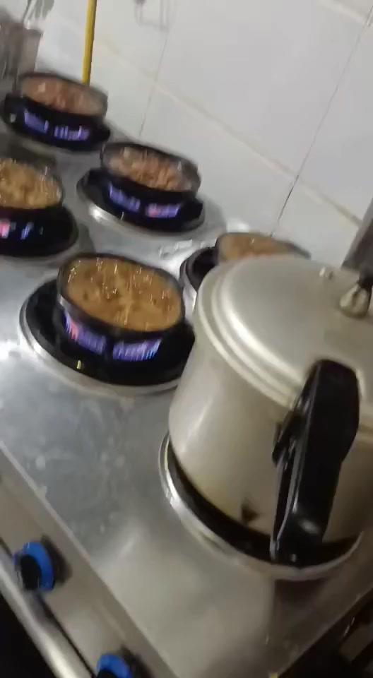 想吃过桥米线,黄焖鸡米饭,黄焖牛肉,黄焖红烧肉,看过来