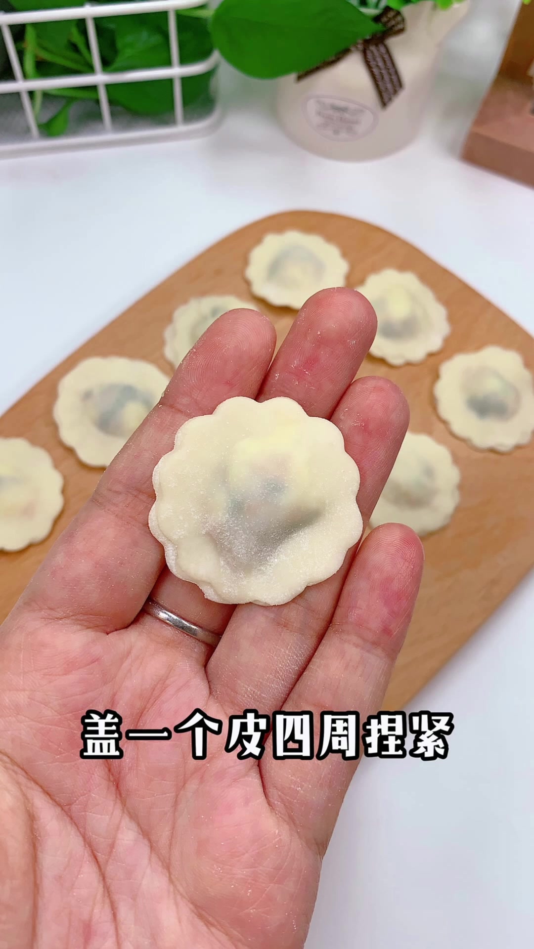宝宝虾仁蛋饺宝宝辅食