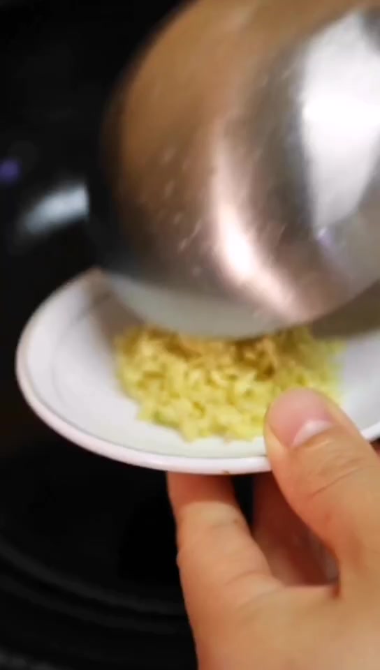 分享酱香饼,手抓饼,鸡蛋灌饼辣酱的做法,配方真实有效