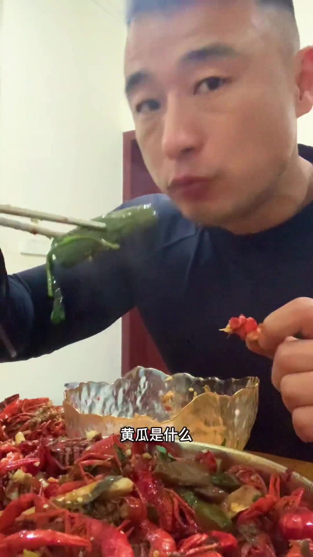 老刘的减脂餐!那么问题来了,油闷虾和蒜蓉虾哪个热量更低?更适合减脂?