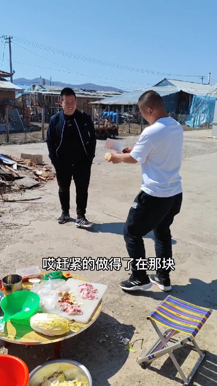 东北铁锅大乱炖农村生活新农人计划2022东北铁锅炖白菜