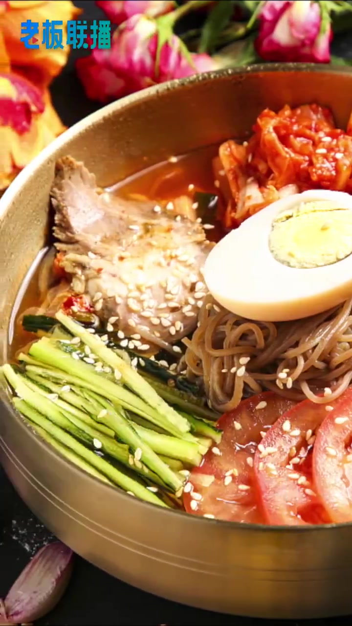 「韩国炸鸡涨价一只卖到百元」有着“韩国人灵魂食品”之称的炸鸡、炸酱面、辣炒年糕等广受大众欢