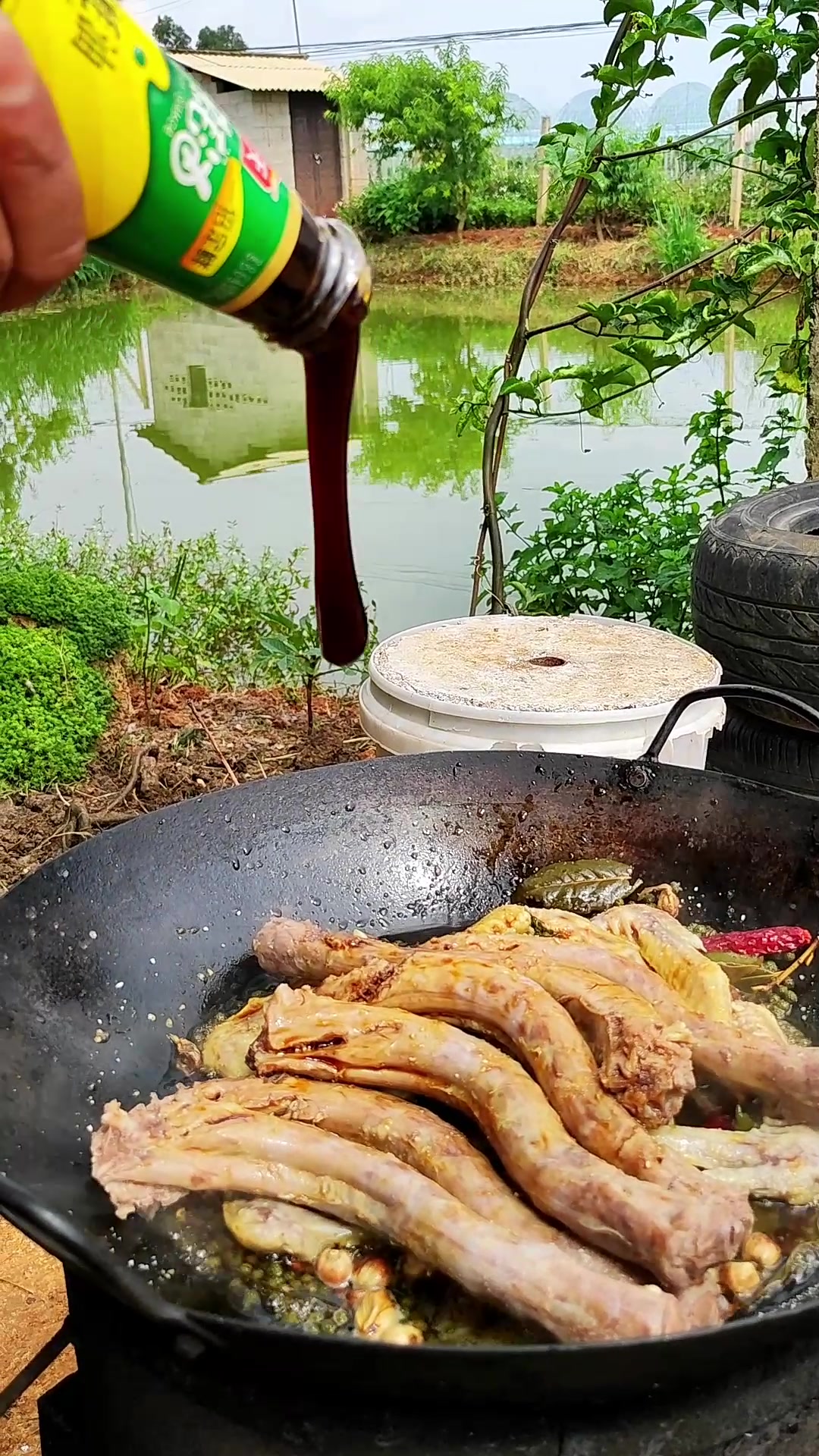 自己在家就可以做美味的鸭货,配方在视频最后面