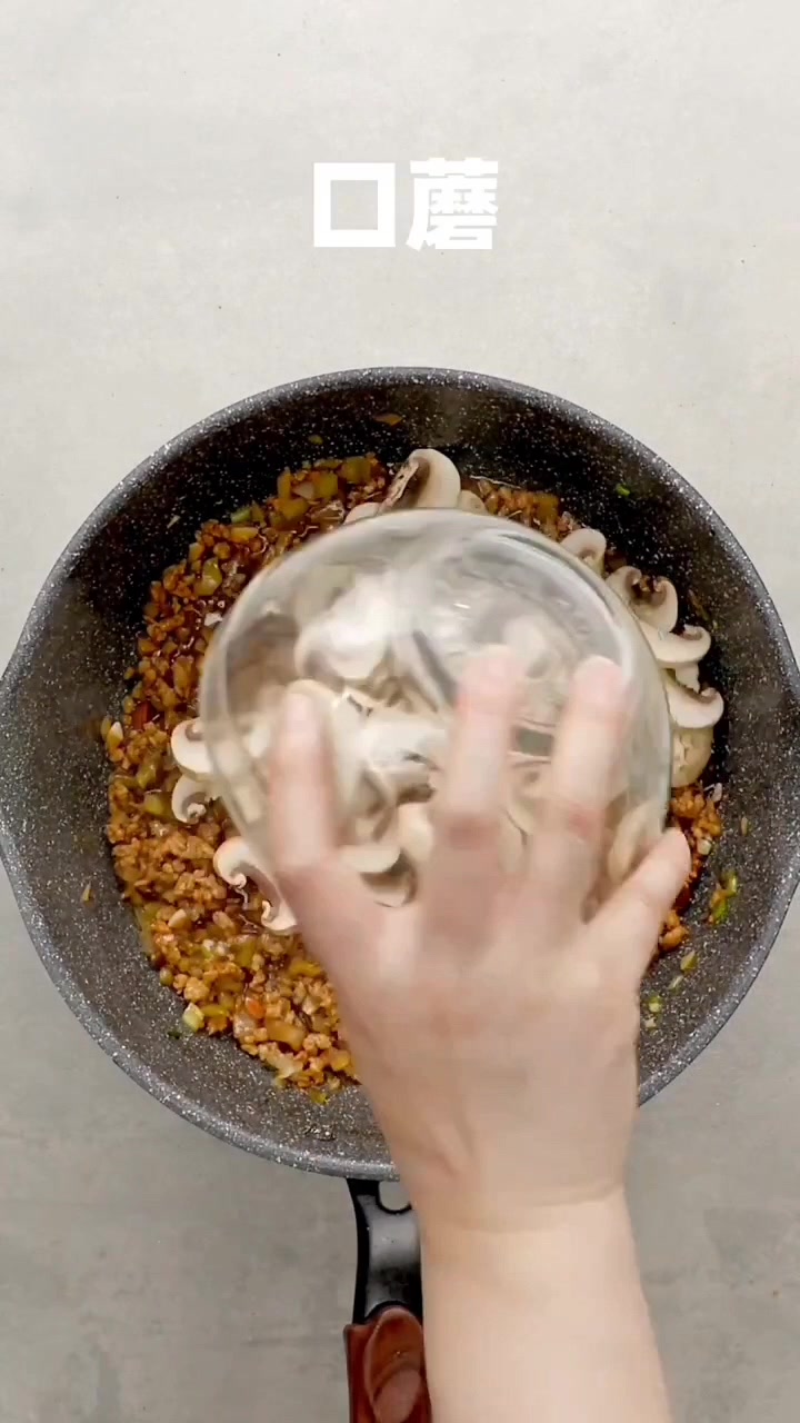 榨菜菌菇肉末拌面~夏天嗦面必吃!