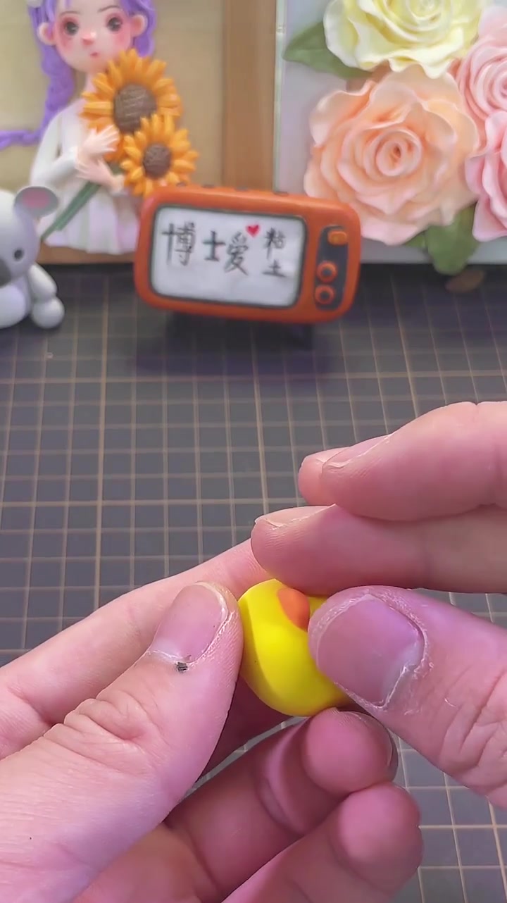 一只会跳舞的小黄鸭谁不爱呢快跟着会跳舞的