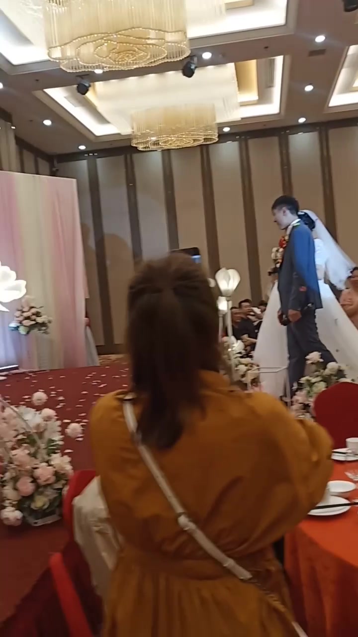 结婚了结婚了,祝侄儿侄媳新婚快乐,早生贵子,百年好合!