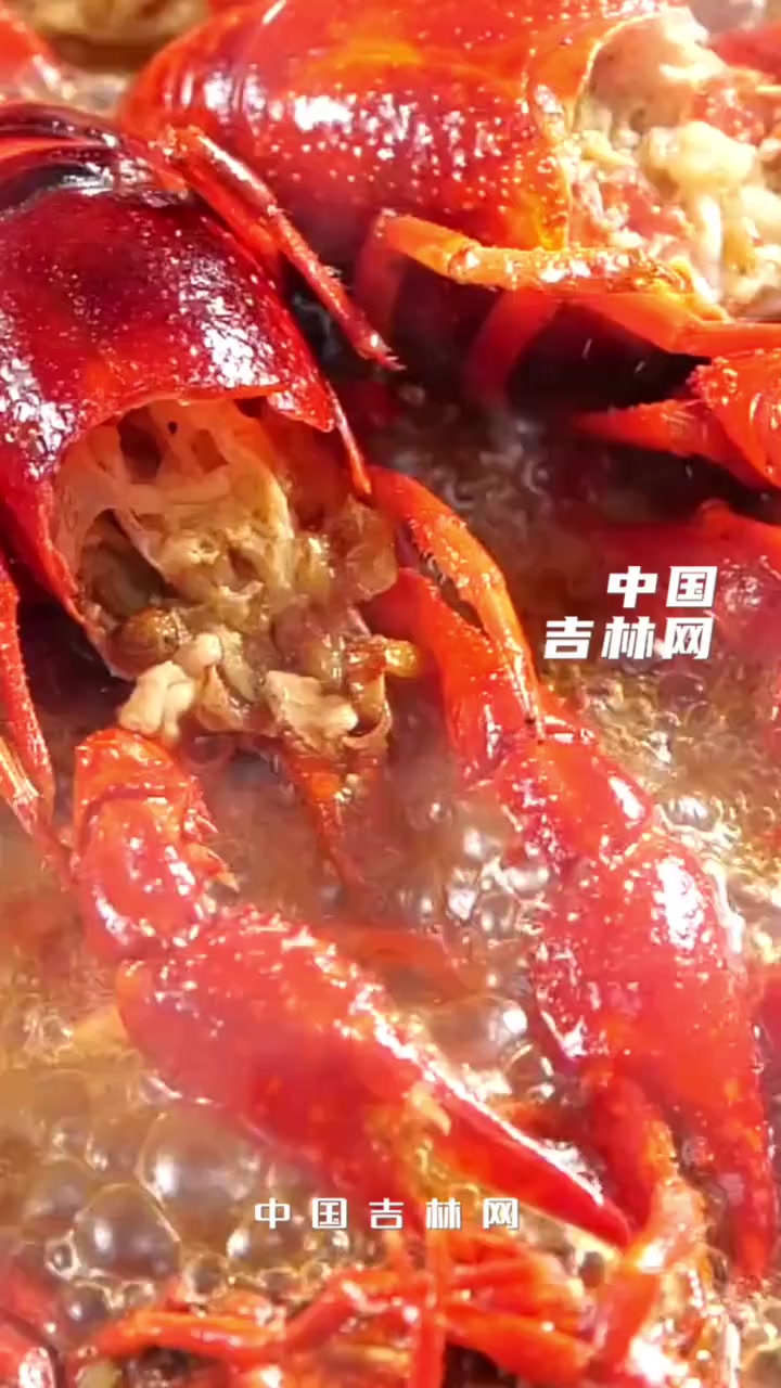男子长期小龙虾配酒当主食后痛风,医生提醒:小龙虾好吃需适度!